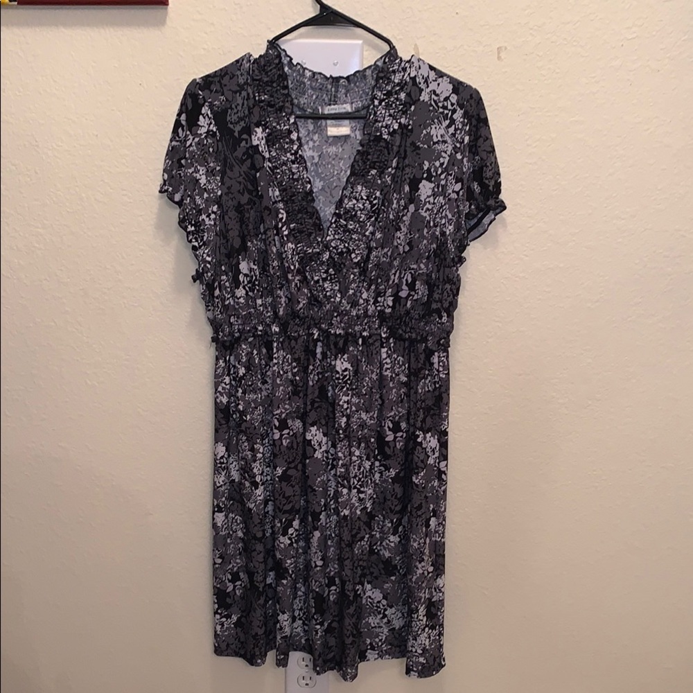 Black and Gray V-Neck Midi Sundress